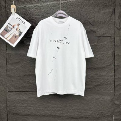 纪梵希2025新款残缺字母Logo情侣款短袖T恤 高版本高版本 原版面料 数码直喷印花工艺 网红明星同款 高版本 高 品质 面料采用300克纯棉面料 手感超级舒
