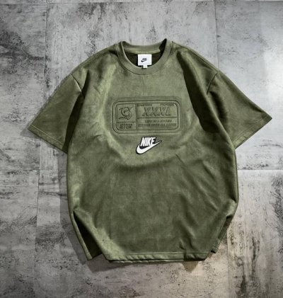 nike麂皮绒印花 情侣插肩袖短袖T恤 面料采用麂皮绒材质 手感舒适 细腻 透气 不起球不褪色 有微弹力哦 印花采用刺绣技术 品质超赞 细腻 不褪色 不开裂 万