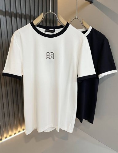 Louisvuitt*路易*登 2025春夏全新系列单品上线，非常时髦前卫的一款男女同款短袖T恤，标识Logo图案刺绣工艺修饰！区别于以往的不同，宣示品牌传承多