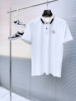burberry 巴宝莉 2025 夏季新款男士翻领Polo衫，解锁意式优雅。领口设计是整件短袖的点睛之笔，简约线条勾勒出利落造型，标志性品牌Logo以精致的刺