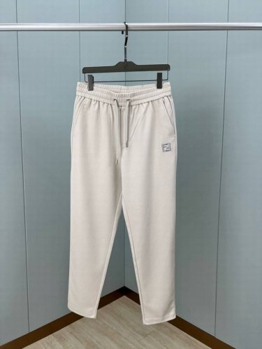 Fendi.芬迪 25春夏男装新款刺绣标识针织休闲长裤，正面左侧饰有Ff立体刺绣+后幅贴袋饰新季元素小怪兽Fendi Eyes刺绣设计，抽绳松紧腰带，腰部弹性松