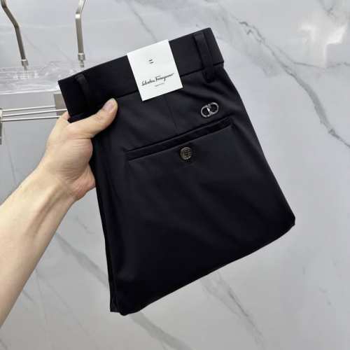ferragamo*菲拉格慕 2025春夏新品休闲裤西裤，官网同步发售，裤身工艺设计，进口客供辅料、面料定制，代工厂P出品免检！每个细节做到极致，原版五金配件，