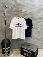 款号#S563 Balenciaga 巴黎世家24Ss 3B大Logo滑雪运动符号四方刺绣短袖T恤半袖 定制280G全棉双纱紧密爽滑面料，布面干净，布纹清晰，手