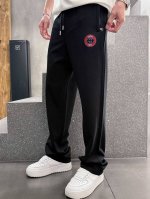 gucci阔腿男裤、男士休闲裤 纯棉面料休闲裤，最新款上身版型无敌正！ 绝对可以闭眼收的一款 此款裤子非常百搭，弹力腰围,日常上班 户外运动都可以穿着，是时尚休