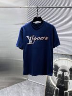 路易威登 Lv 2025Ss新款 半袖 体恤 短袖 圆领 T恤，高端版本！专柜定制面料 透气舒适度高，细节无可挑剔，品牌元素设计理念，体现高品质。手感细腻柔软！