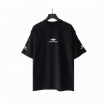 实拍细节图+细节图 巴黎世家Balenciaga 大M字母刺绣短袖 刺绣区分：田岛的机器就是牛 有在还原正品细节真的是用尽心机 成衣效果简洁大方 面料采用32S