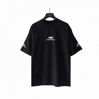实拍细节图+细节图 巴黎世家Balenciaga 大M字母刺绣短袖 刺绣区分：田岛的机器就是牛 有在还原正品细节真的是用尽心机 成衣效果简洁大方 面料采用32S