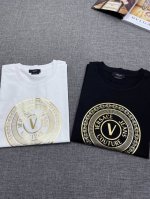 Versace 范思哲 男士丝光棉圆领短袖T恤，25春夏新品，专柜橱窗主打展示款！作为Vs家的经典王牌产品，这一季仍然延续了极富高强辨识度的头像元素，非常重工匠