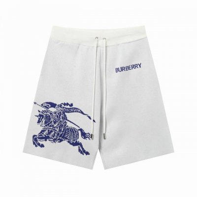 Burberry巴宝莉战马针织短裤 新款针织短裤，定制面料采用威化布织法，提花针织工艺，版型紧致立体，满花字母拼接 定制裤绳五金质感强，顺滑，上身舒适透气，凹凸