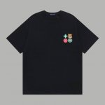 顶级版本 区别通货 款式：路易威登Lv多色刺绣工艺短袖 颜色：图片色 尺码：S-Xl 面料：300克双织纯棉 辅料：全套定制辅料 无性别区分 男女同款