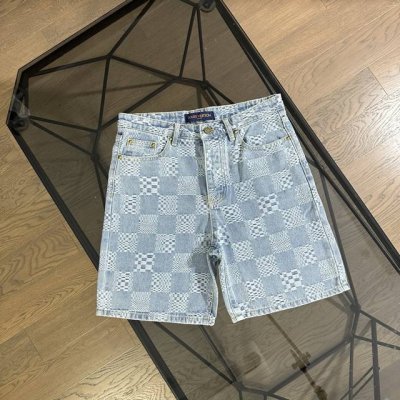 路易威登Lv夏季新款棋盘格花纹牛仔短裤 驴家定制花纹设计短裤，高腰系扣搭配印刻皮标，品牌特征十足，专属金属Logo纽扣 尺码： S M L Xl 颜色：牛仔蓝