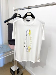 范思哲 2025最新款短袖T恤 帅气时尚 胸前顶级印花图案Logo 简约百搭款 面料棉 不仅挺括 保持潮流的廓形 又穿着舒适 纱织更细腻 码数M-3Xl