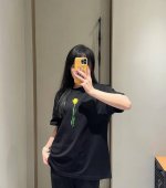 Loew* 25Ss春夏新款 花朵印花圆领短袖T恤丨独家Yb开发！高版出品！宽松落肩短袖T恤裁剪 凸显品牌格调 采用克重纯棉制成 略带有弹力 呈现显瘦视觉效果