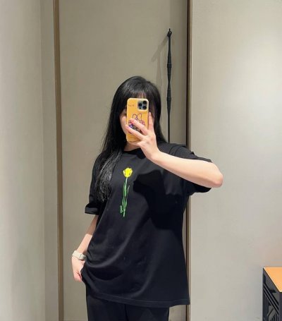 Loew* 25Ss春夏新款 花朵印花圆领短袖T恤丨独家Yb开发！高版出品！宽松落肩短袖T恤裁剪 凸显品牌格调 采用克重纯棉制成 略带有弹力 呈现显瘦视觉效果