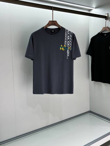 2025Ssfen圆领短袖T恤 经典小怪兽眼睛字母Logo标识 官方同步 高版本 高品质 时尚个性 百搭潮流 纯原品质 原版面料 颜色: 黑色.白色.灰色 尺码