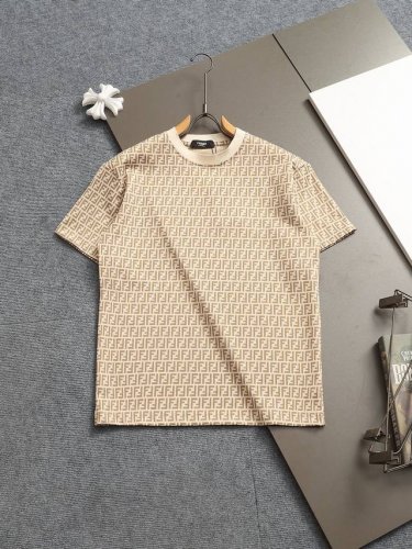 fendi 芬迪微宽版型Xs-L 新款独家限定 25年最新最顶级 满印花Logo暗纹毛巾绣字母Logo 双袖后背格纹贴布 精美重工艺 300克洗水面料T恤作为奢