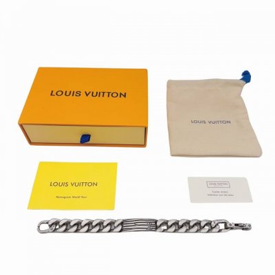 louis Vuitton 镂刻Logo标识 手链 男女同款-情侣款-复古银，Lv Epi 手链-编码:M1226L秋冬新款-官网在售价 P20,1 Rmb，新