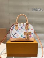 原单变色皮 全钢 Lv Lv Alma Bb牛皮贝壳包村上隆联名款 包包这款Retiro 手袋以标志性的老花面料制成 经典永恒。优雅低调的外形设计和宽敞的包身更