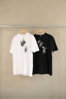 特价 码全货足 Loewe 携手陶瓷工作室的艺术家夫妇Suna Fujita 推出全新系列 将其作品中的趣味角色和想象景观呈现于成衣及包袋配饰之上 赋予新一季奇