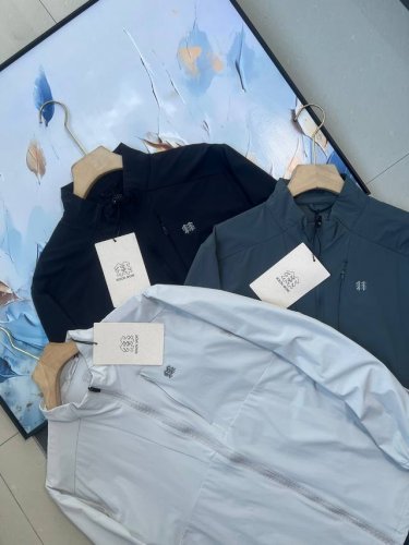 kolon Sport 专柜同款在售1390+！男女情侣款立领防晒衣 Upf80+ 采用功能性专业户外防晒型针织材料 88的锦纶和12的氨纶有非常好的弹性和防水