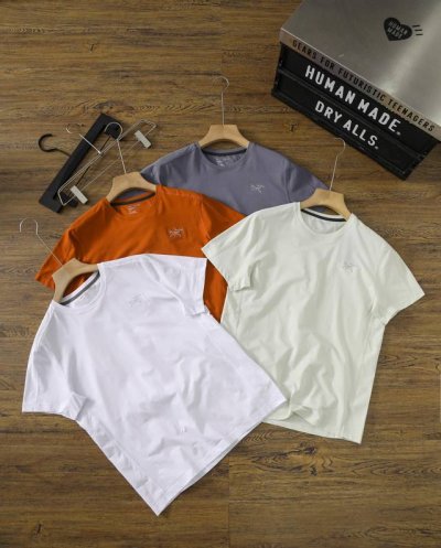 arc‘Teryx 始祖鸟轻量户外运动登山徒步吸湿速干圆领短袖T恤 功能特点: 用于技术攀登及多日徒步，具备出汗不粘、速干、防臭、柔软舒适的特性，能解决徒步过程