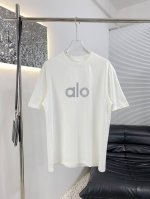 高品质Alo 25年新款春夏100%纯棉260克宽松短袖圆领显瘦慵懒感T恤反光印花材质 高级的字母设计 让简约的短袖增添了几分时尚感 超级百搭款闭眼冲 三标齐全