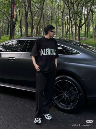 高品质 品名：巴黎世家 Balenciaga 25Ss新款银色胶带印花 圆领宽松男女同款短袖T恤 颜色：黑色 面料：凯迪棉230G 版型：宽松 尺码 M-L-X