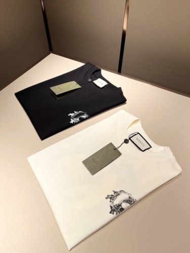 gucc*古家 2025春夏新款男女同情侣款休闲宽松棉质圆领短袖T恤衫！贸易公司渠道稀出，同步官网发售 ！ 2025春夏最新系列，经典时尚设计元素，为全新系列注