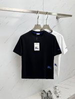 Burb 2025Ss夏季最新品，专柜同步有售，原单狠货，时尚休闲圆领短袖T恤，上身舒适！吸睛而有亮点，采用进口原版面料，顶级工艺字母图案Logo，简单而不失时