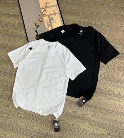 Descente 迪桑特夏季两色高科技感特新款速干软绵功能款舒适短袖T恤 官网同款面料，瞬吸汗滴，极速扩散蒸发，并且单向导湿，清香+防蚊+防晒+吸湿+舒爽+抗皱