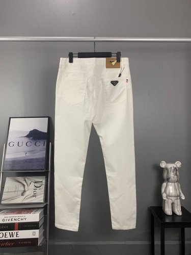 oc-487 prada普拉达早春新品男士牛仔裤 面料弹性好。独家发售 官网同步 时尚优雅 重工艺设计。采用原色酵母水洗工艺 精选进口重磅丹宁牛仔面料 配专柜五