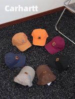 Carhartt 卡哈特七色皮标棒球帽鸭舌帽 六片帆布拼接款式 ，具有坚固的弧形帽舌！帽子有刺绣通风孔眼，可调节头围，经典方形Logo皮质标签！ 细节拉满 三标
