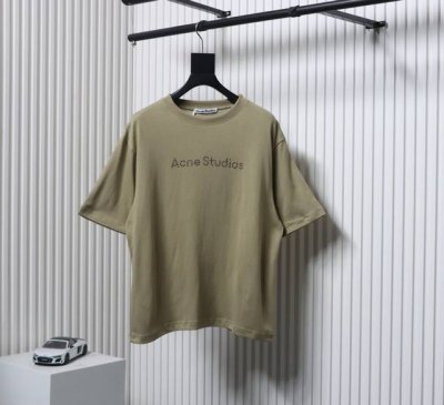 Acne Studios 25Ss 珠子字母短袖T恤 面料是定制定染的32支260G原版双纱棉，胚布经过高盂环保染色，裁大货前还要进行高温环缩水，降低缩水率的同