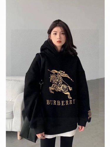 上新 秋冬新款Burberry 巴宝莉战马经典刺绣大版卫衣复合牛奶丝 连帽外套 这款太爆了 面料定织定染了好久 原版对色出货 胸前浆料印花工艺 双层帽子上面全部