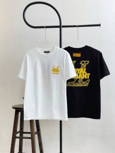 款号Xb96 lv路易威登缝线大标Logo标识字母图案刺绣圆领短袖 情侣同款 全套包装 三标齐全 区别市场通货 随意对比 纯棉280克高克重32支双纱 不起球