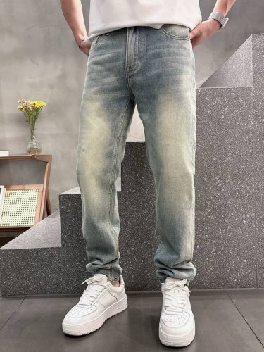 lv 2025春夏新款男士休闲牛仔裤，顶级品质！渠道订单，官网同步出售！！原厂订制牛仔全棉材质！适合休闲 正装各种搭配～日常通勤的极品！！尺码：29-38 没3