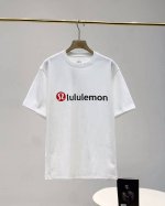 超级帅的一个款！ 露露Lulul纯色系列--经典字母Logo短袖T恤 男女同款！ 今天重点推荐款！红标搭配字母Logo！独家发售！ Lulu家这个系列就不多说了