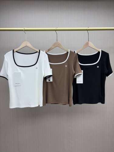 一包3件，可盐可甜，无理由百搭任意年龄段，2025夏新款Lulu女士三色撞色领短袖T恤，超级舒服巨弹力透气的螺纹棉面料，撞色脖领袖尾修饰，真的超级棒的一款短袖！