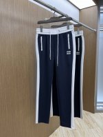 miu 高端定制、2025早春薄款最新款休闲裤 柜台同步发售 小脚版型，进口固色面料 原版定制复刻 客供五金辅料 原单品质 重工洗水 做工走线精细 上身绝佳！优