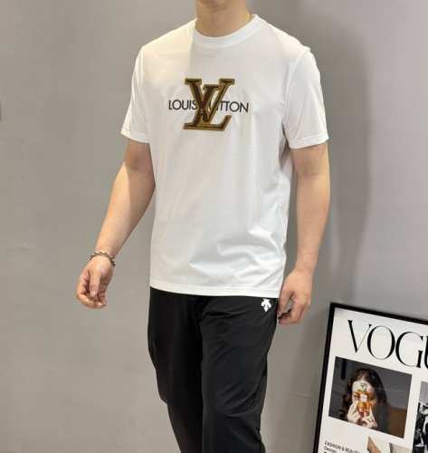 驴牌*2025S新品短袖T恤，夏天色彩系-胸前品牌Logo印花图案.立体烫画设计.层叠工艺.色彩丰富多彩.时尚百搭款！采用190G丝光棉面料棉 不仅挺括，保持潮
