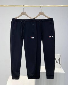 120 锦棉罗马面料 Fila2025年官网春夏季新款男士休闲运动长裤！原厂特供380克锦棉罗马面料，手感柔软顺滑，透气吸汗，上身超级舒服，裤子Logo原厂定制