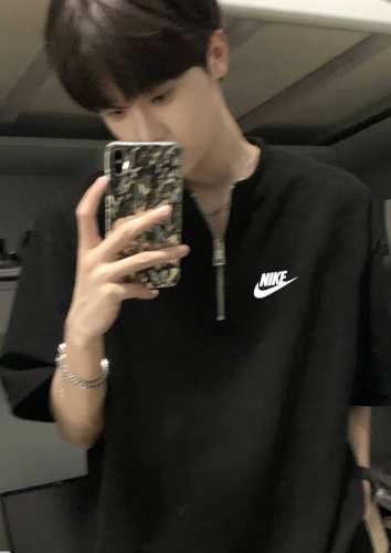 液态空气层耐克Nike 字母黑色半拉链拼接短袖男款夏季潮牌休闲T恤小领口 采用260克液安空气层面料 柔软舒适重磅免烫环保科技材质！成本更高 版型立体感更好 超