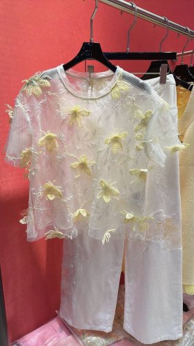 火爆开售 立体蝴蝶 上衣 高品质 码数36 38 40