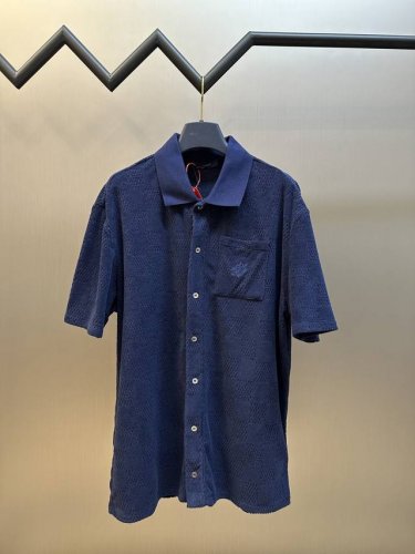 Lv Damier 刺绣毛圈布衬衫 定制定染云绒毛巾卫衣纱，全幅描绘 Damier 提花图案，将Marque L.Vuitton Deposse 标识融入Dam