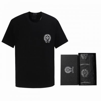 高版本Chrome Hearts 克罗心 梵文马蹄印花短袖！胸口小口袋，面料使用 克全棉双纱面料，纹路清晰可见，质感柔软细腻光滑，垂感十足！有一定厚度 非低廉材