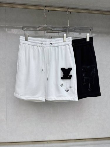 lv 5S 手绘定制标 春夏新款休闲短裤 ，舒适度极好，手触感强烈。辨识度极高 定制进口面料 色泽清新 做工精细 码数 S 3Xl