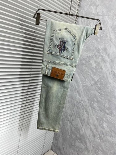 蒙‘’早春薄款男士新款高级时装休闲牛仔裤，原单1:1好货，简洁大气 ，专柜同款支持验货简约时尚，从容百搭，舒适专柜同款支持验货，百年奢侈品牌，英伦传统高贵的设计