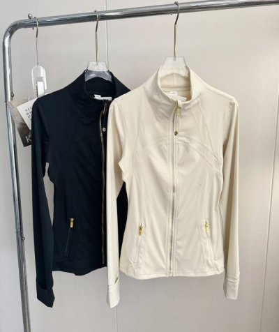品名：Lululem*N 系列 面料女士金色拉链运动夹克外套 尺码：4码 6码 8码 10码 颜色：经典黑 白蛋白 这款深受青睐的 Define 夹克采用 Nu