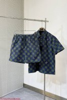 上衣 裤子 L042 Lvlouis Vuitton 绿棋盘格短裤 工艺说明：以摩登视角诠释经典格纹、翻转即现全幅 Monogram 图案、工致镂刻品牌元素、轻
