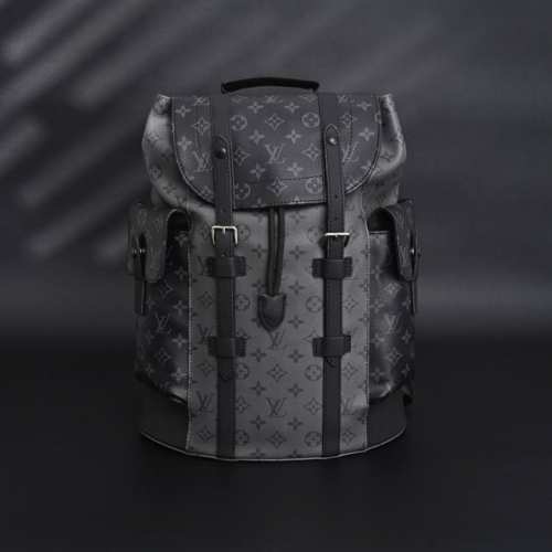 Louis Vuitton Lv Christopher老花拼接双肩包 由英气的 Monogram Eclipse 帆布与 Monogram Eclipse R